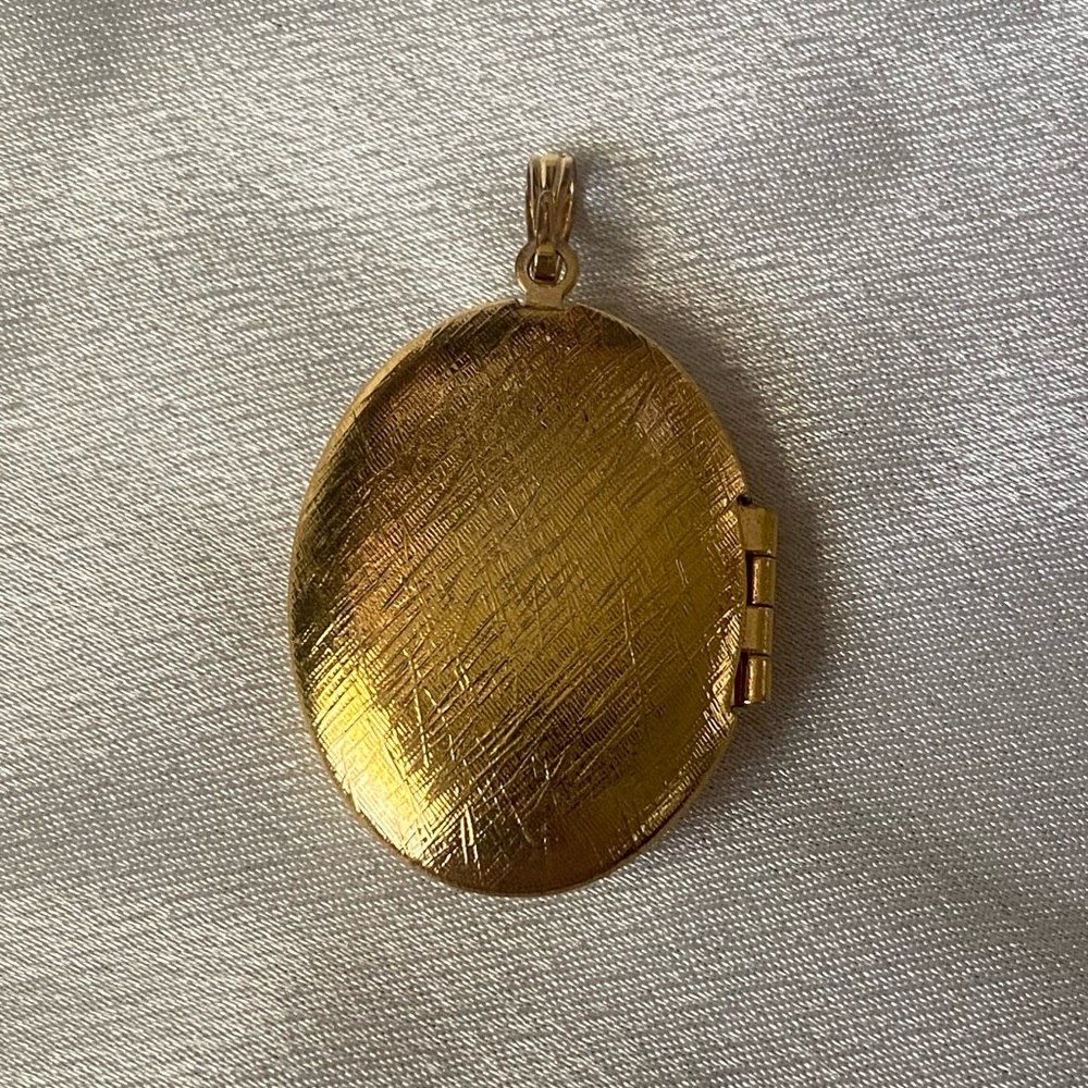 Butterfly Locket - Picture 7 of 9